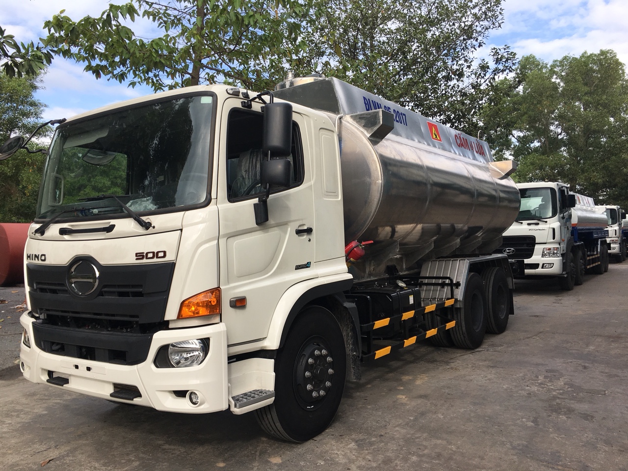 Xe bồn nhôm 20 khối Hino 2 cầu