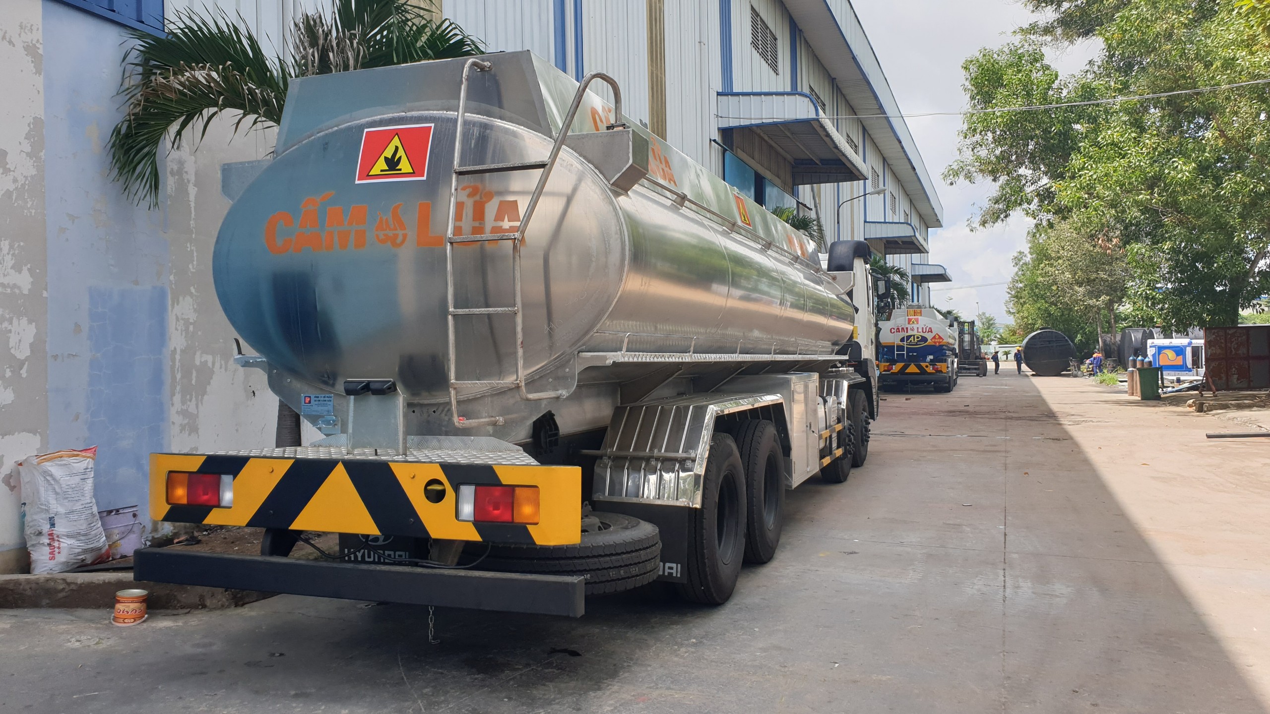 Xe bồn hyundai 24 khối 2