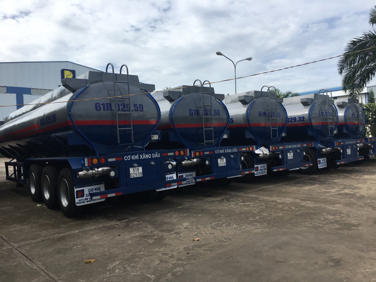 Rơ moc chở hóa chất