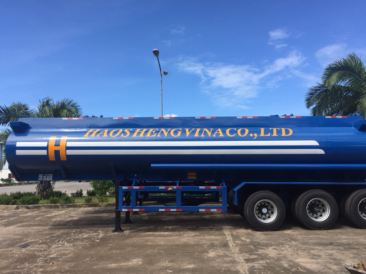 Rơ moc chở hóa chất
