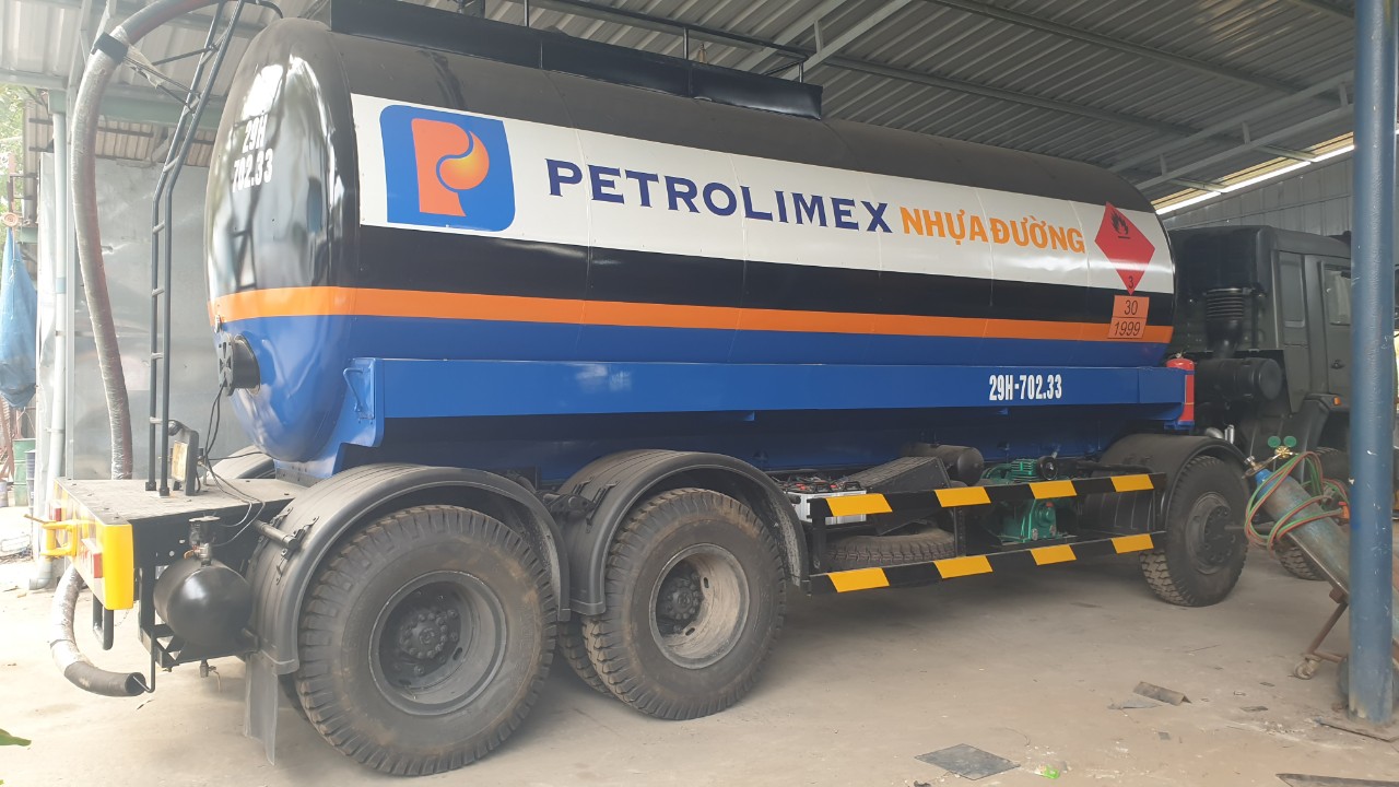 xe chở nhựa đường nóng