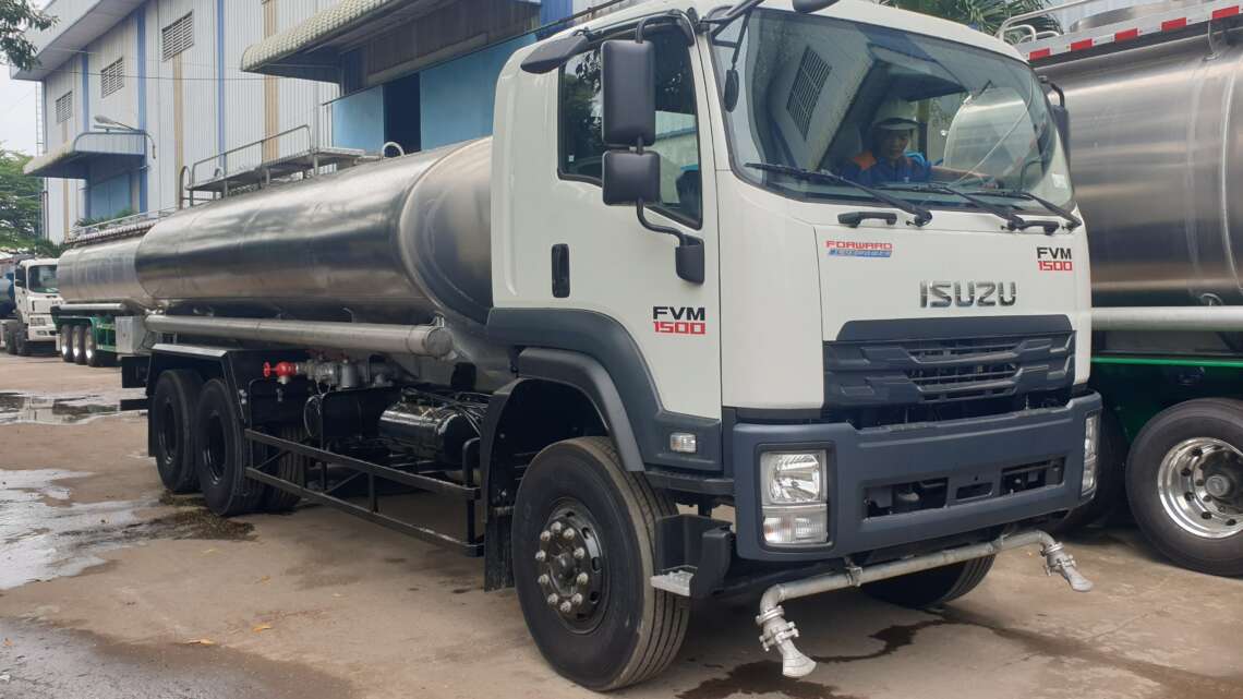 Xe bồn phun tưới nước công viên 15 khối Isuzu