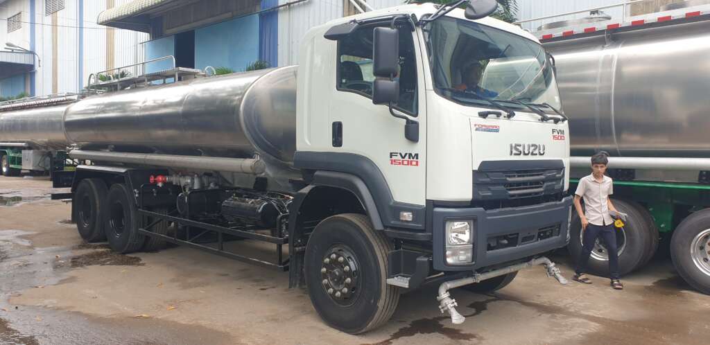 Xe bon phun tuoi nuoc Isuzu 15 khoi 2