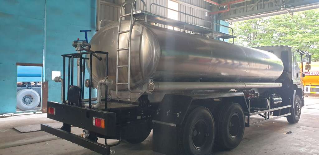 Xe bon phun tuoi nuoc Isuzu 15 khoi 6