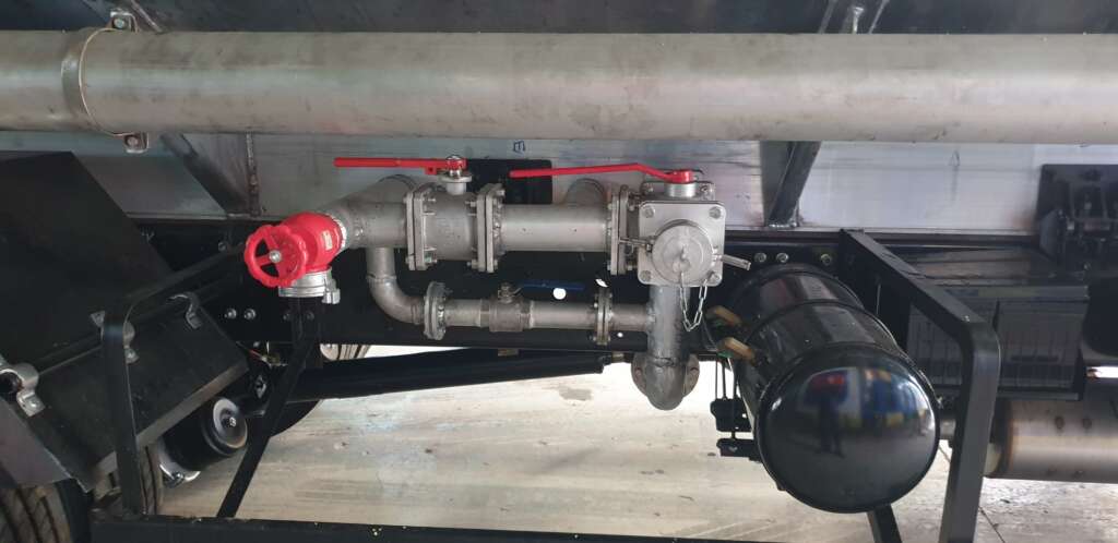 Xe bon phun tuoi nuoc Isuzu 15 khoi 7