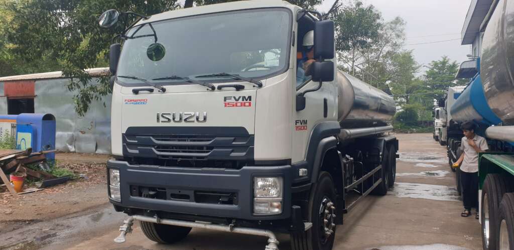 Xe bon phun tuoi nuoc Isuzu 15 khoi 8