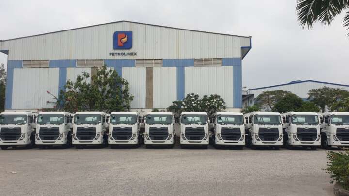 Lễ bàn giao lô xe bồn UD 23 khối cho Cty Nhiên liệu bay Skypec